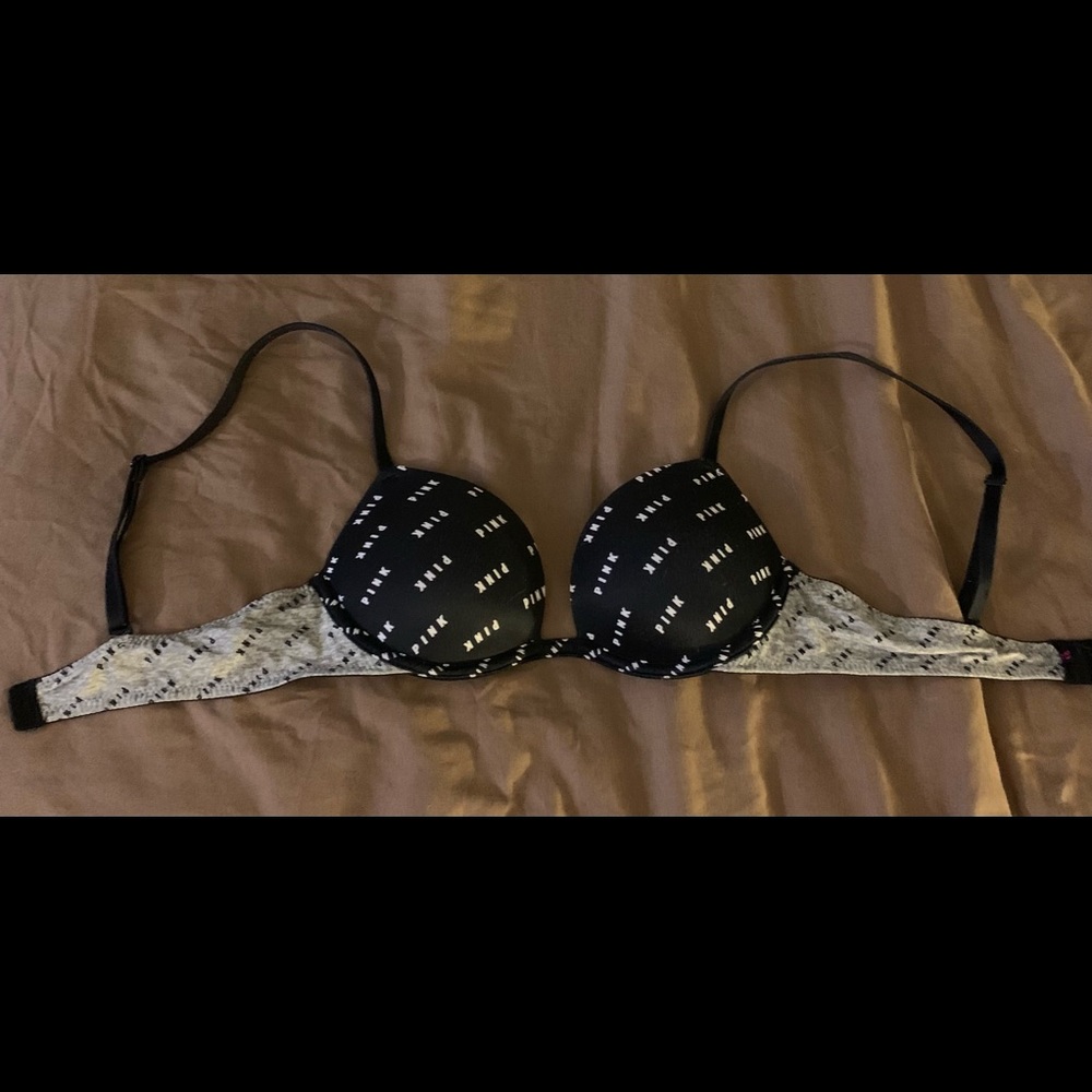 Victoria Secret Black wear Everywhere 32A super Push-up bra